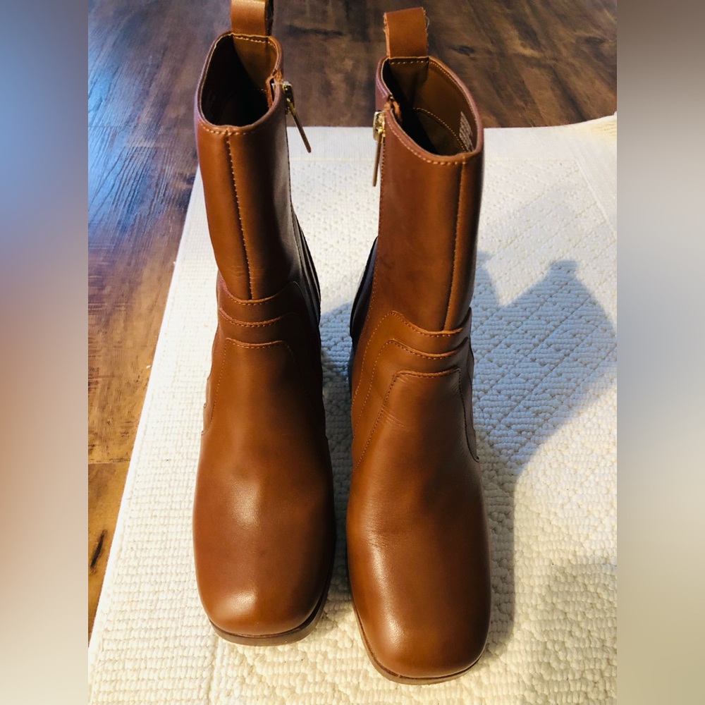 Steve Madden size 8 brown boots. Worn few times only.